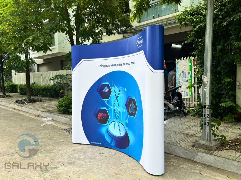 2 kích thước backdrop phổ biến trong ngành quảng cáo 2 2 kích thước backdrop phổ biến trong ngành quảng cáo