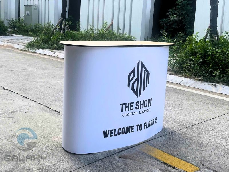 Quầy lễ tân di động: Gọn, nhẹ, tạo ấn tượng ngay từ đầu