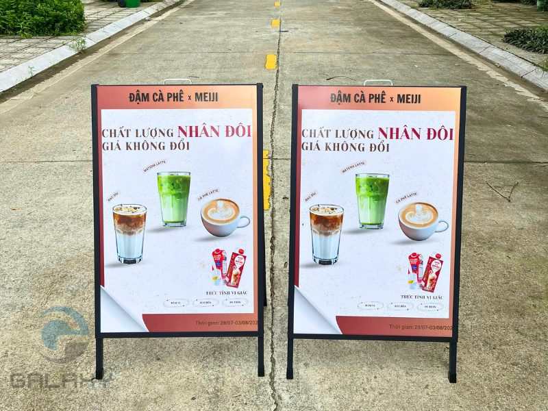 Standee 1 mặt giá rẻ – Quảng cáo tiết kiệm, hiệu quả cao