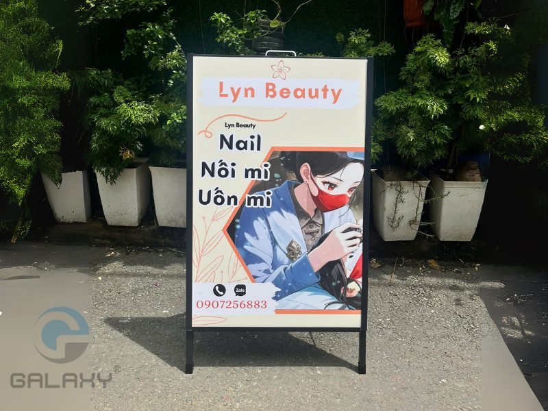 Standee chữ A 1 mặt – Giải pháp quảng cáo tiện lợi 2025