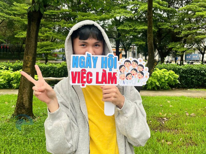 4 lưu ý quan trọng khi đặt in hashtag cầm tay 2 4 lưu ý quan trọng khi đặt in hashtag cầm tay