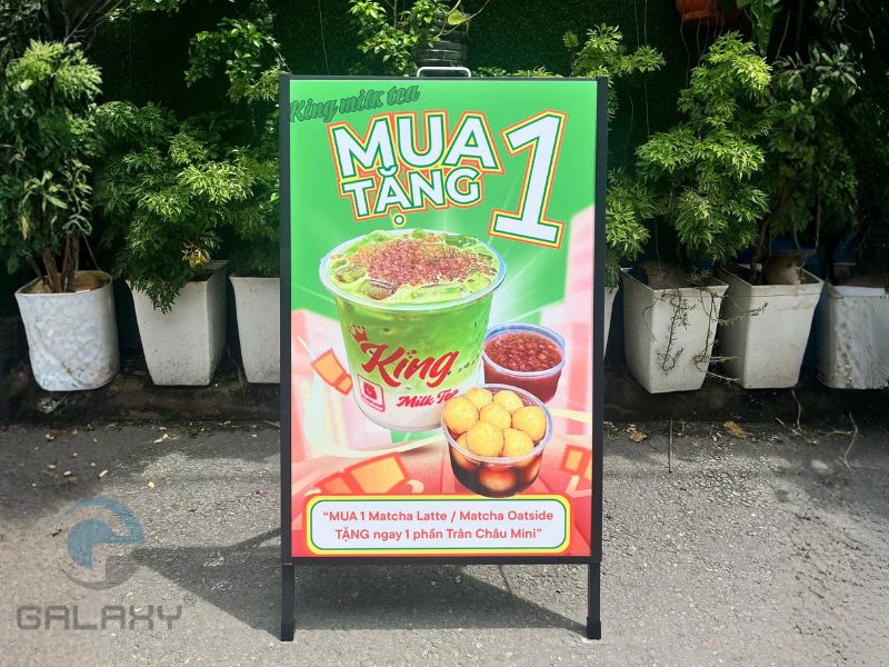 Standee chữ A 1 mặt – Trưng bày linh hoạt, di động dễ dàng