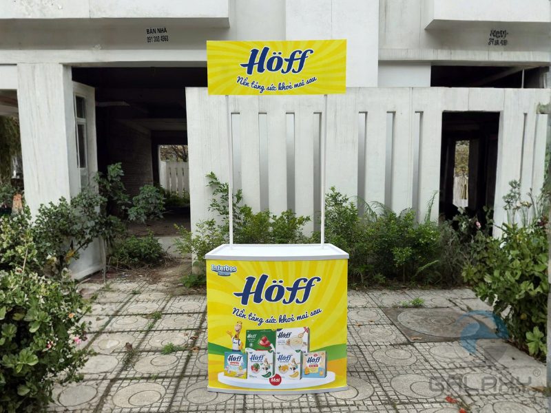 Quầy nhựa sampling là gì? Mẫu bán chạy nhất 2026