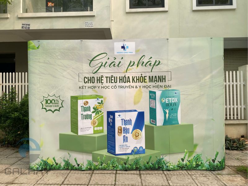 Backdrop và standee cuốn: Bộ đôi sự kiện chuyên nghiệp 2026 4 Backdrop và standee cuốn: Bộ đôi sự kiện chuyên nghiệp 2026