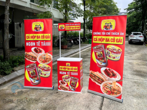 5 cách kết hợp quầy nhựa và standee tại điểm bán