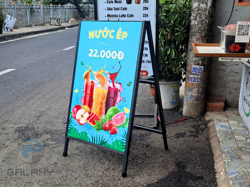 Standee 2 mặt: ưu điểm, kích thước và chi phí cần biết